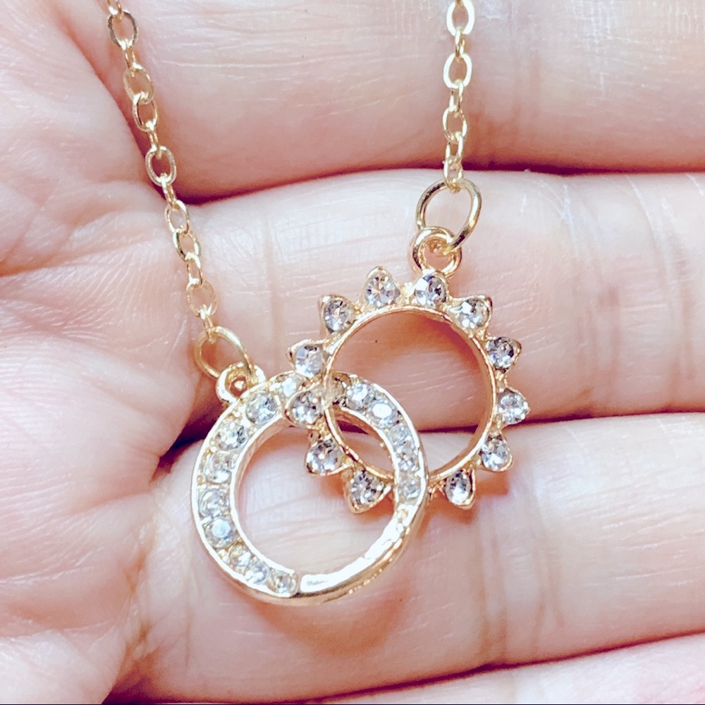 ❤️Seller’s Pick❤️ Elegant Gold Plated Rhinestones Two Loop Necklace - Picture 4 of 11
